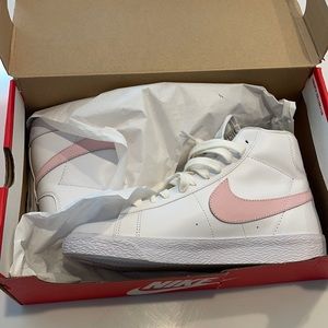 NWT Nike blazer mid (gs)